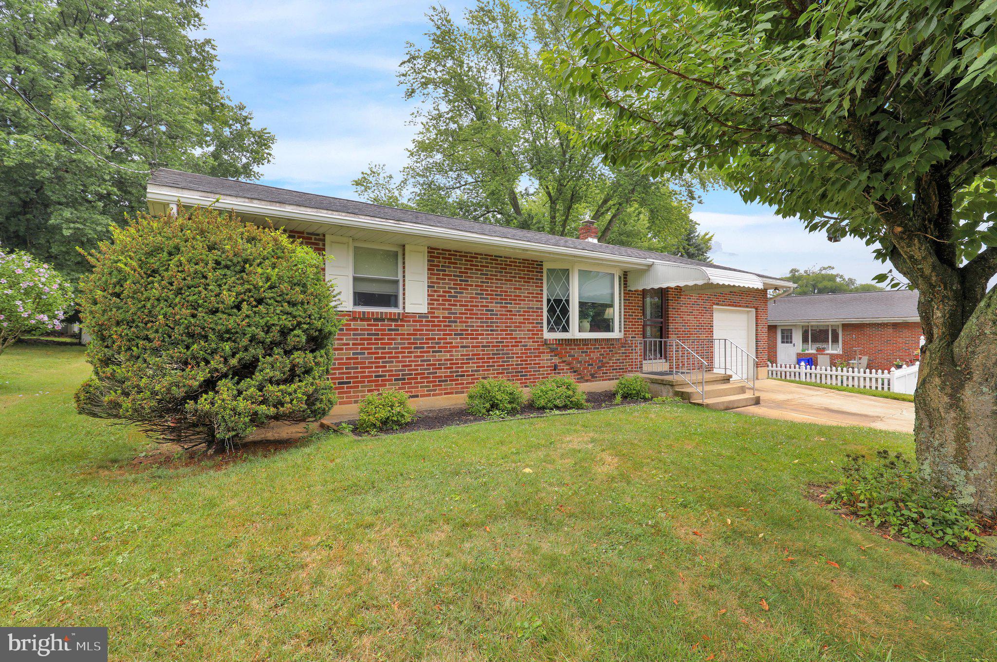 411 Mc Arthur Avenue Reading, PA 19607 - Photo 4 of 30 360_7645