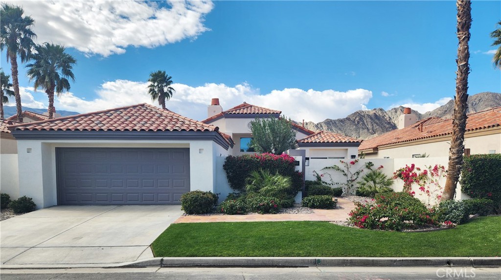 56989 Merion La Quinta, CA 92253 - Photo 2 of 37 a front view of a house