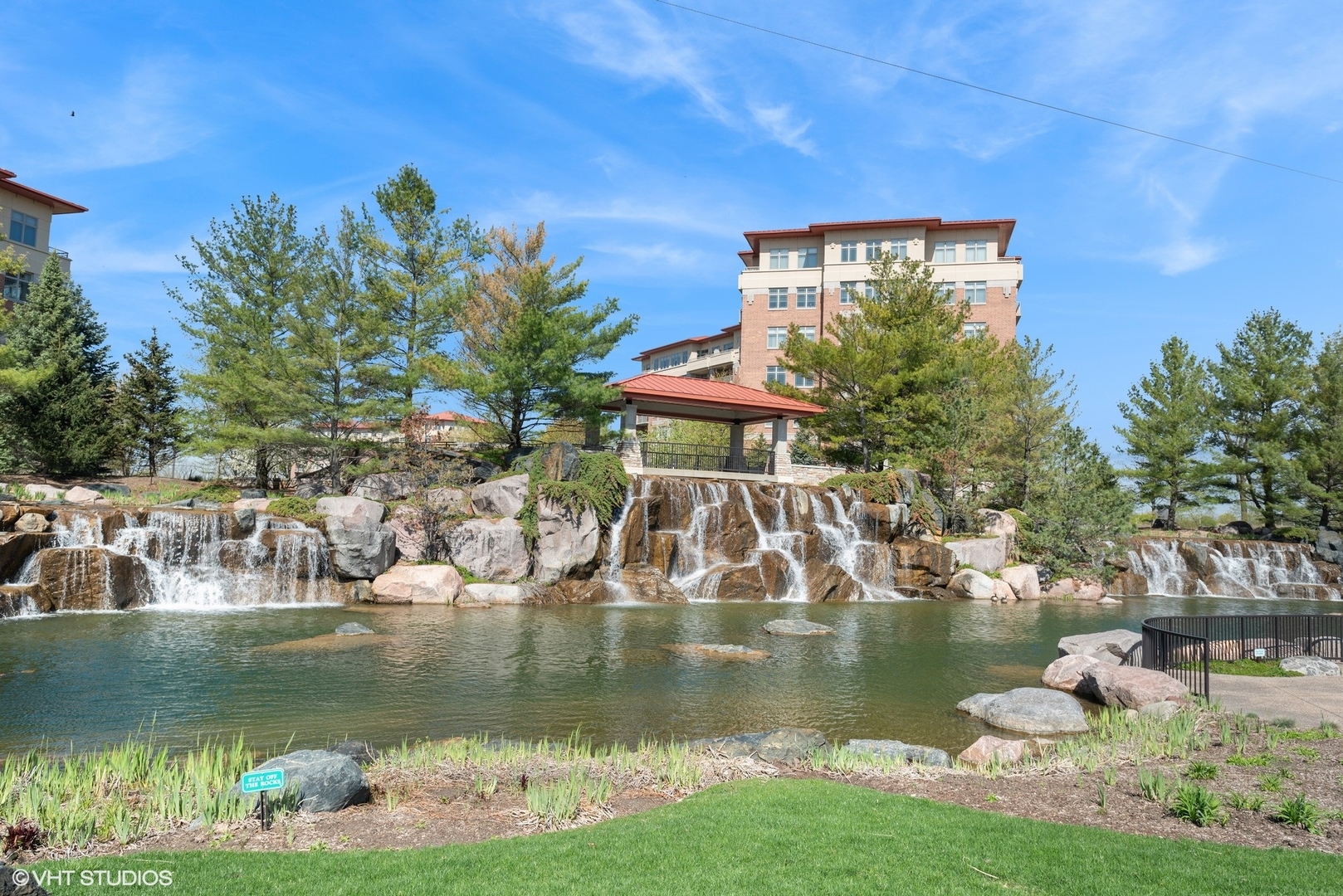 100 Prairie Park Drive, Unit 401 Wheeling, IL 60090 - Photo 29 of 29 a view of a lake with houses