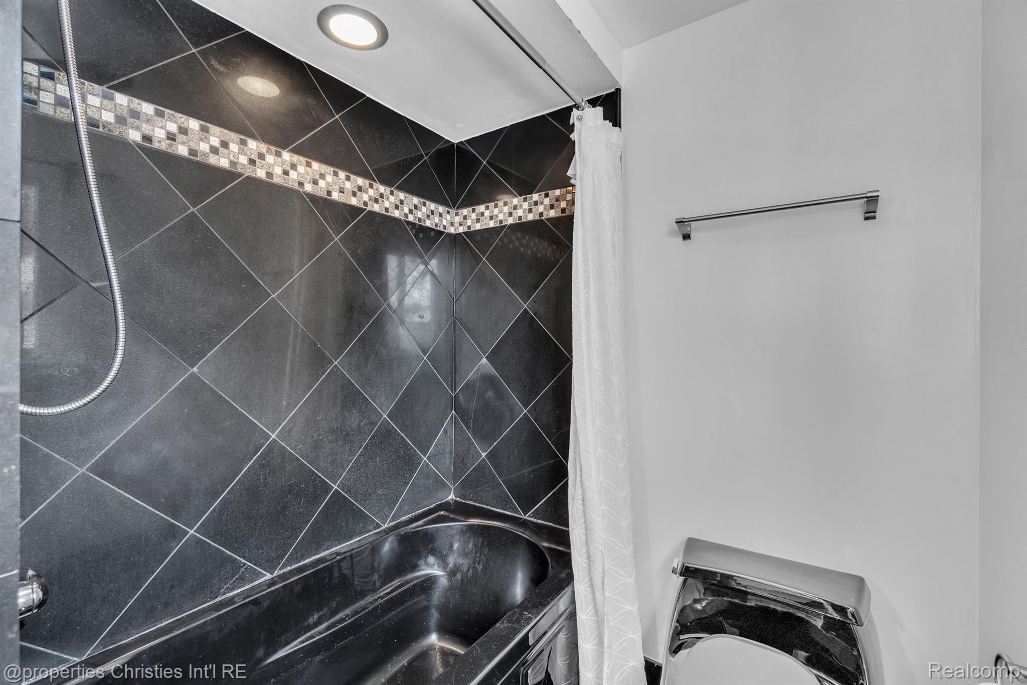 2554 Peterboro Road West Bloomfield, MI 48323 - Photo 30 of 56 Gallery Image 30