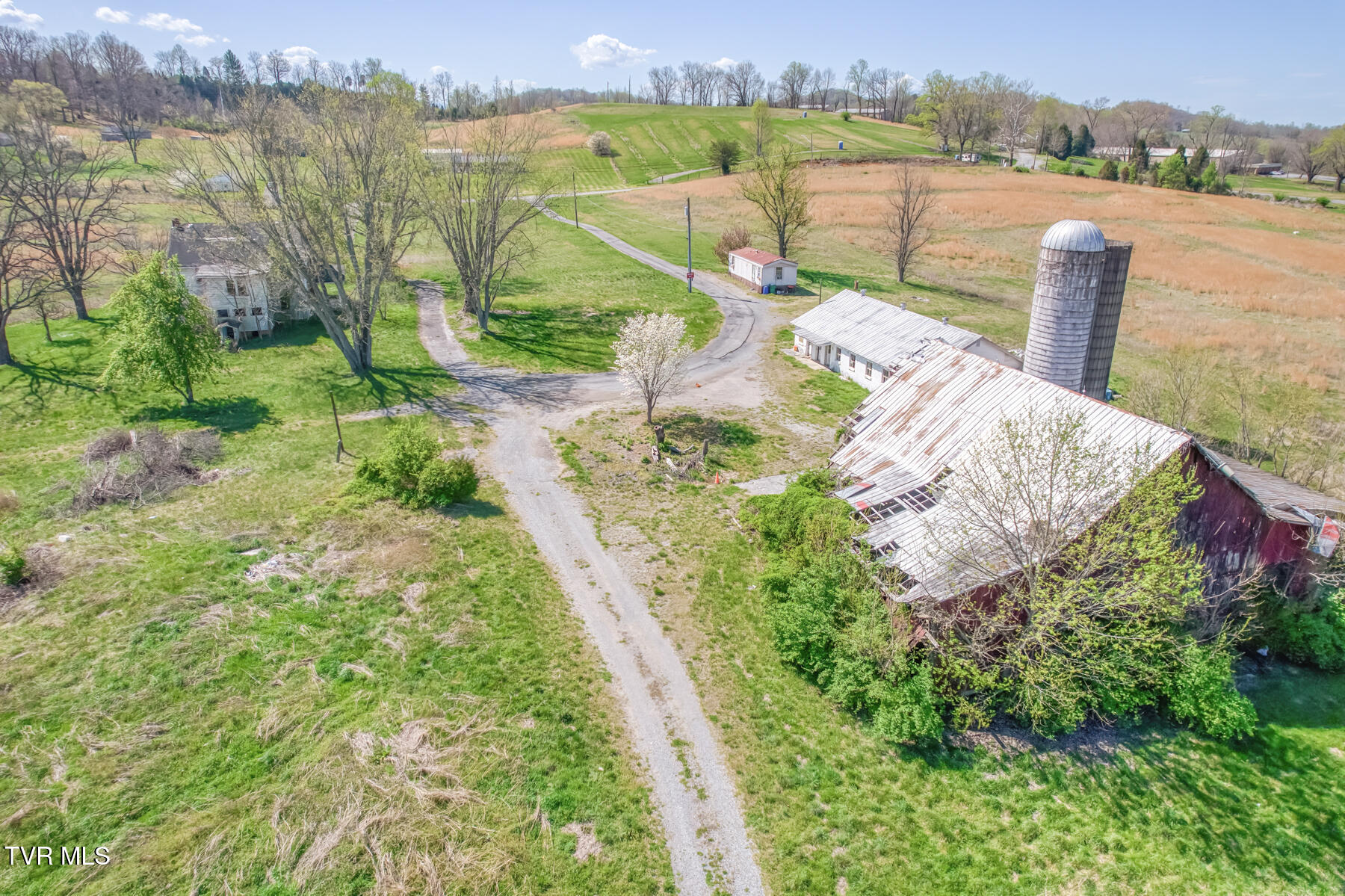 191 White Top Road Bluff City, TN 37618 - Photo 8 of 71 191 White Top Rd-16
