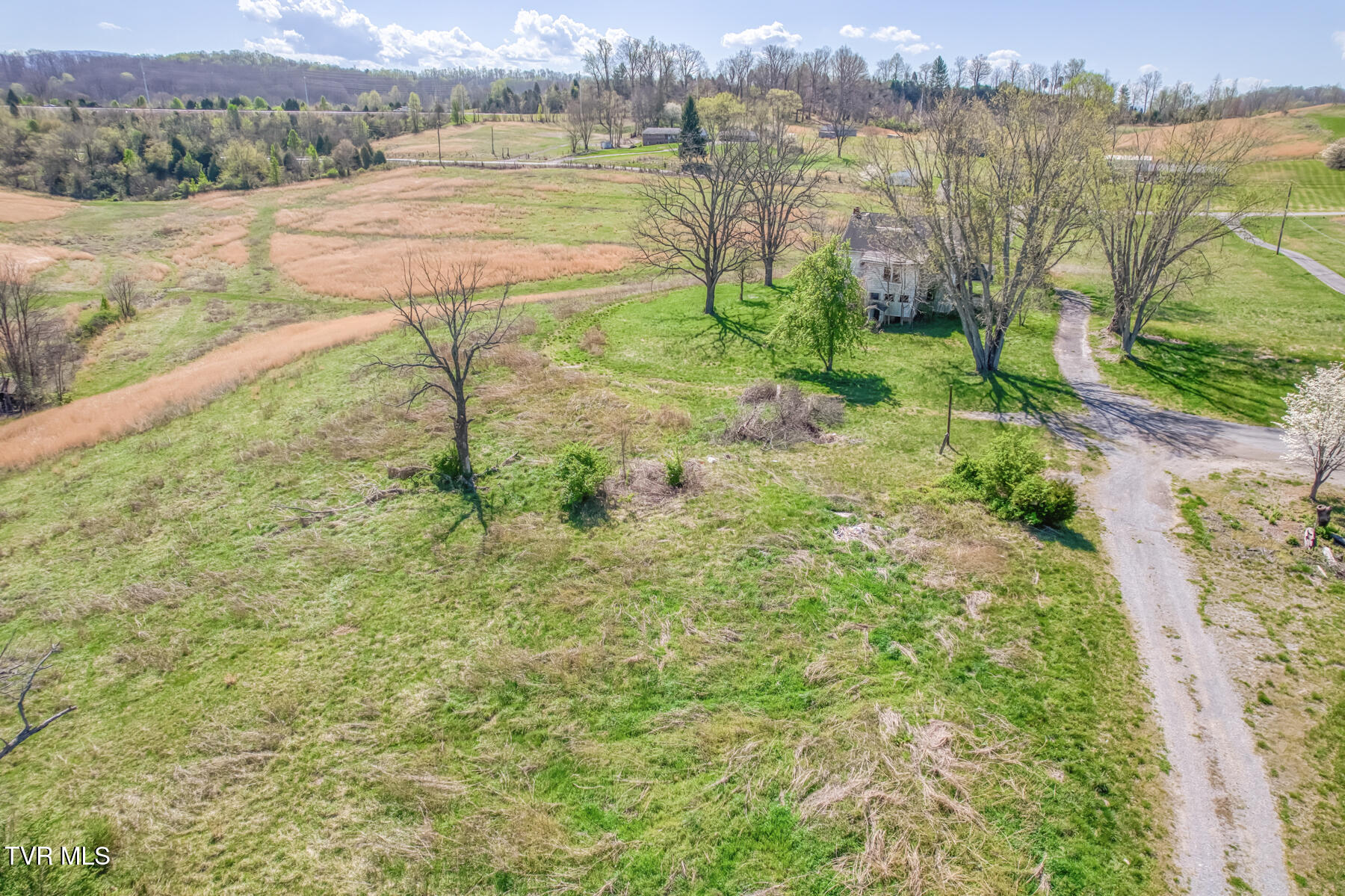 191 White Top Road Bluff City, TN 37618 - Photo 9 of 71 191 White Top Rd-17