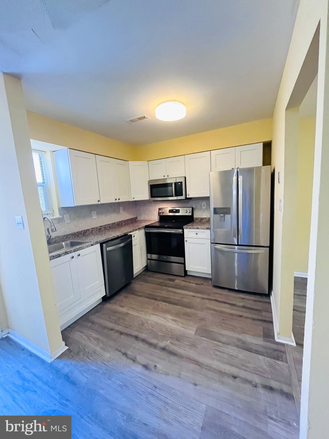 6039 Livingston Road Oxon Hill, MD 20745 - Photo 3 of 12