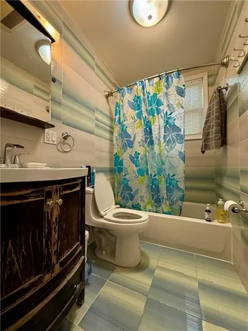 $3,250,000 | 1117 Glenwood Road | West Midwood