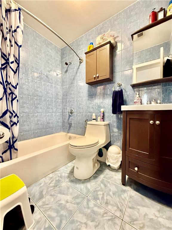 1117 Glenwood Road Brooklyn, NY 11230 - Photo 17 of 28 a bathroom with a sink a toilet and bathtub