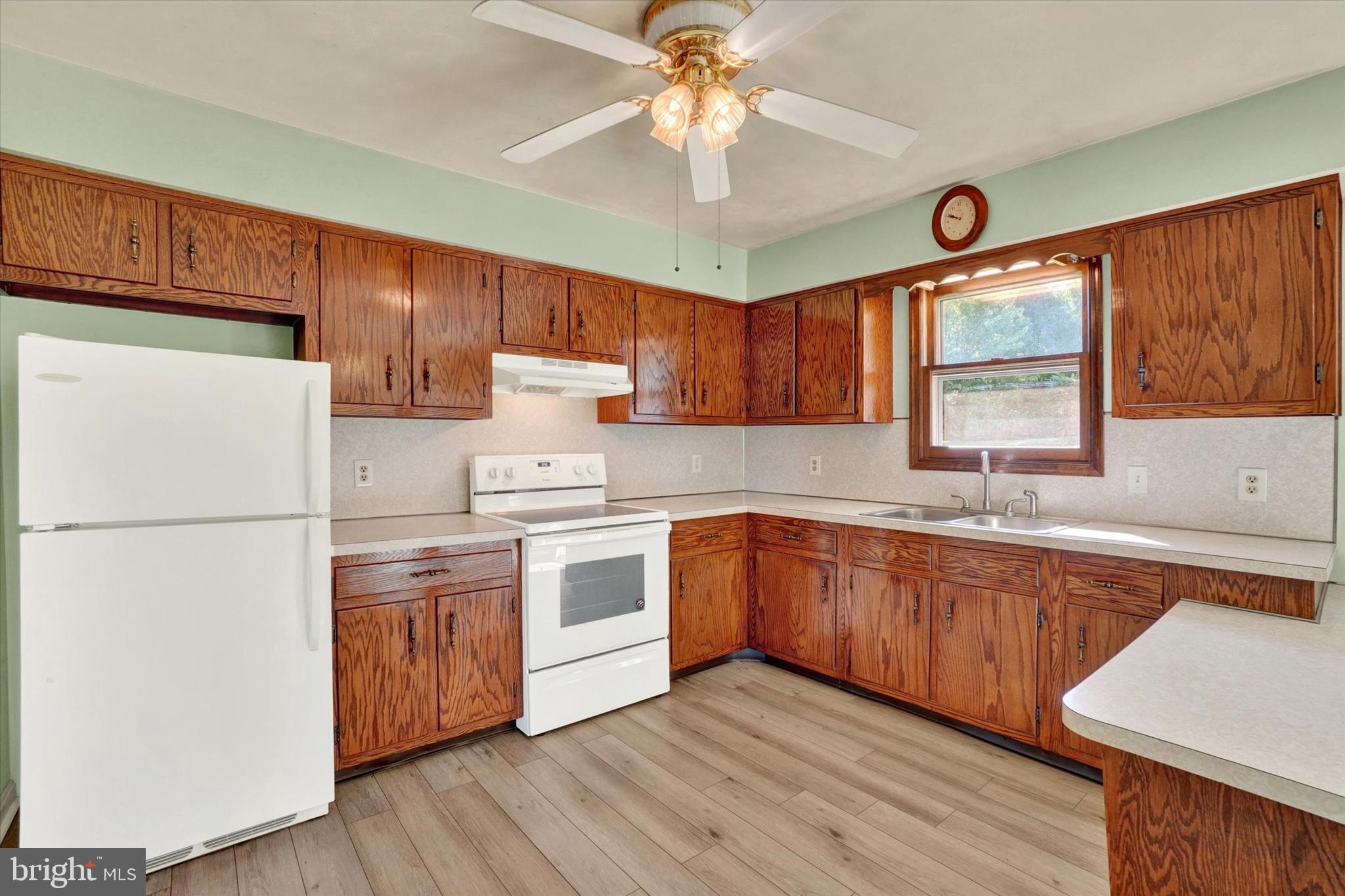 3490 Kingston Road York, PA 17402 - Photo 5 of 27 Gallery Image 5