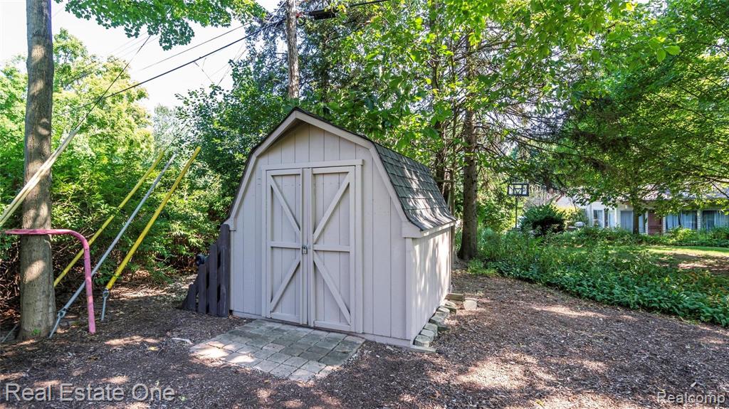 28536 Quail Hollow Road Farmington Hills, MI 48331 - Photo 46 of 48