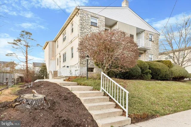 $1,900 | 720 Willow Street, Unit B, Lansdale, PA 19446