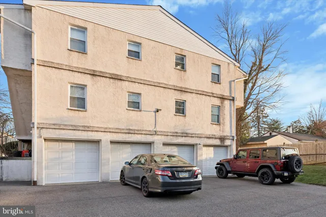 $1,900 | 720 Willow Street, Unit B, Lansdale, PA 19446