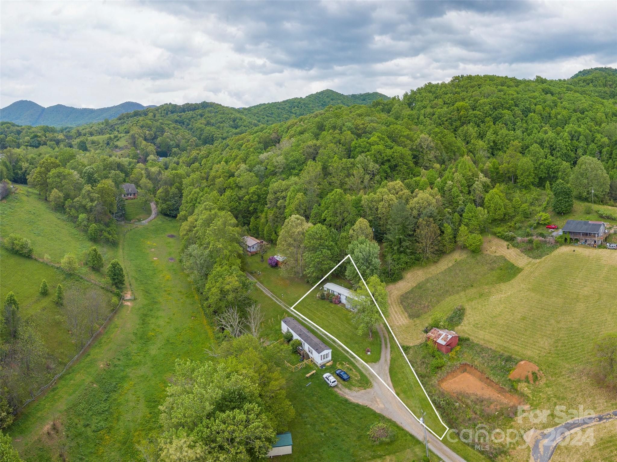 134 Moore Road Canton, NC 28716 - Photo 15 of 16 a view of a city
