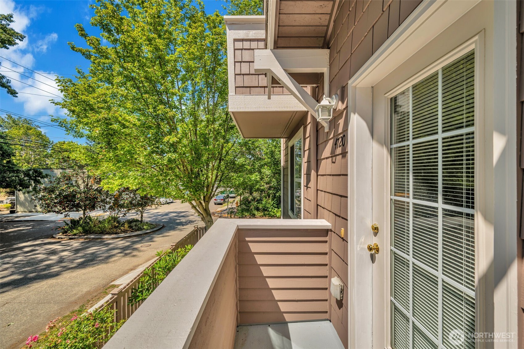 4720 Interlake Avenue North Seattle, WA 98103 - Photo 2 of 40