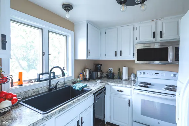 $1,600,000 | 10573 East 116th Street, Fishers, IN 46037