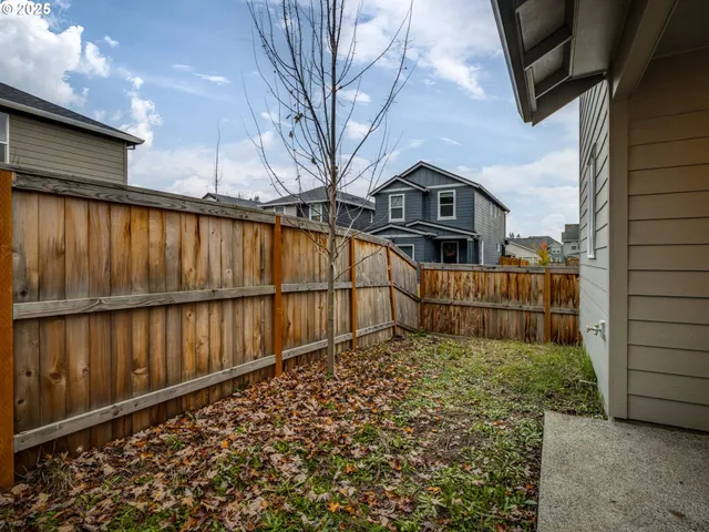 a view of a pathway of a house
