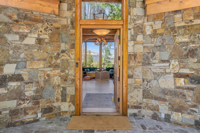 a view of a entryway door of the building