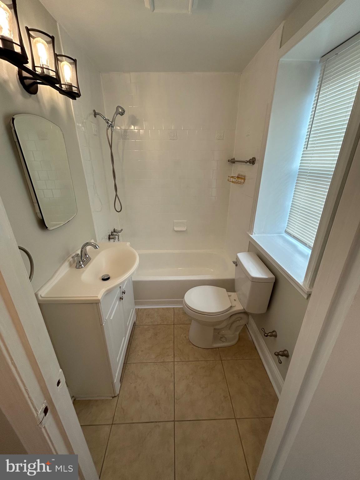 521 South Wolfe Street, Unit 1F Baltimore, MD 21231 - Photo 8 of 10 a bathroom with a sink a toilet and a bathtub