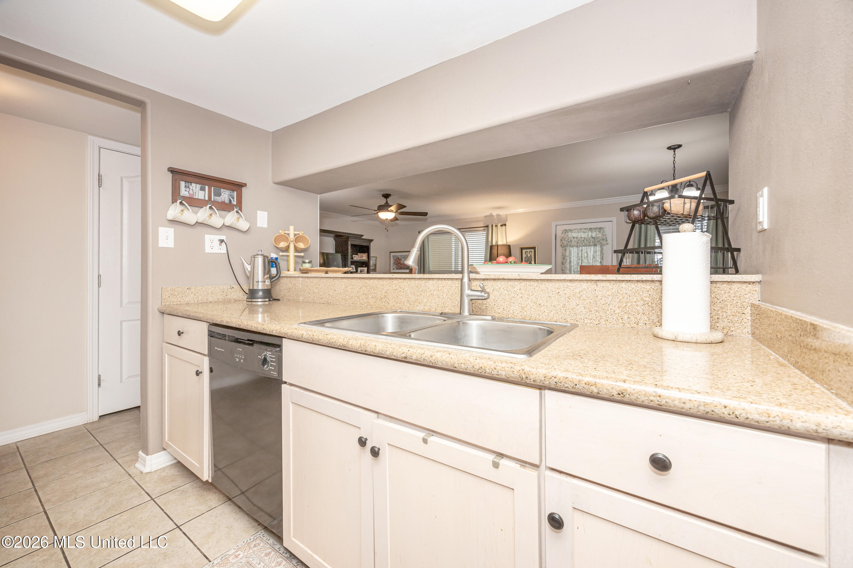 3230 Cumberland Road, Unit 12 Ocean Springs, MS 39564 - Photo 22 of 44 IMG_0652