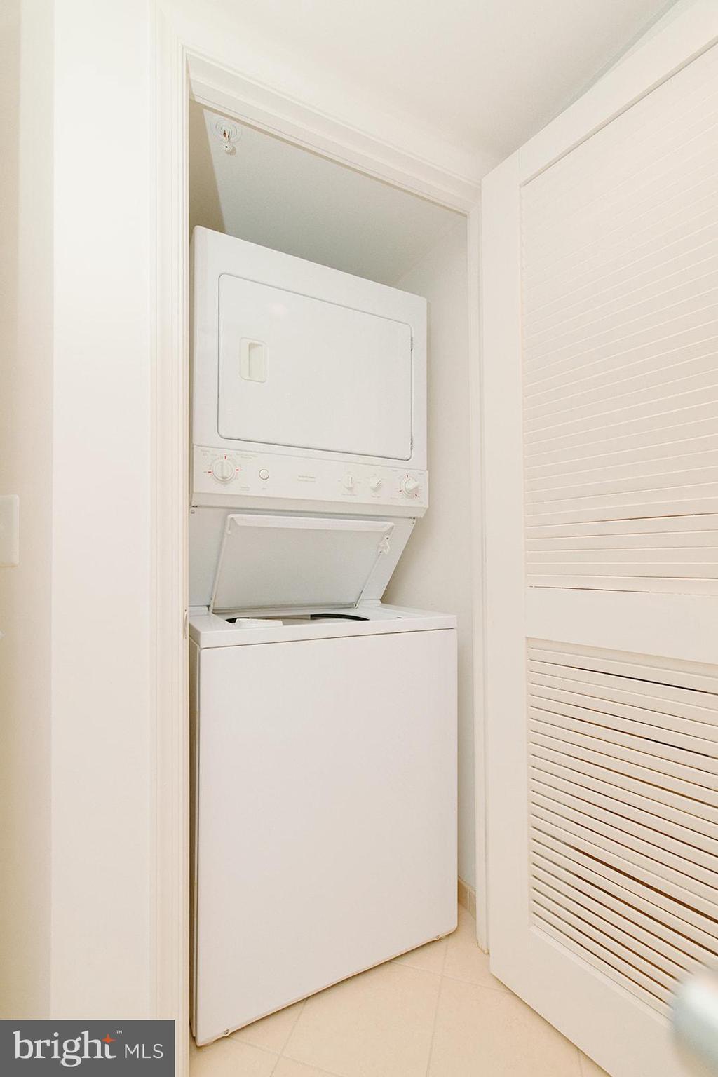 11800 Sunset Hills Road, Unit 506 Reston, VA 20190 - Photo 20 of 30 a utility room with dryer and washer