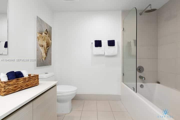 2602 East Hallandale Beach Boulevard, Unit R2006 Hallandale Beach, FL 33009 - Photo 16 of 24 a bathroom with a bathtub sink and toilet