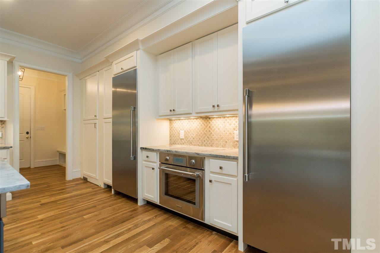 5412 Winding View Lane Raleigh, NC 27615 - Photo 9 of 30 a kitchen with a stove top oven and refrigerator