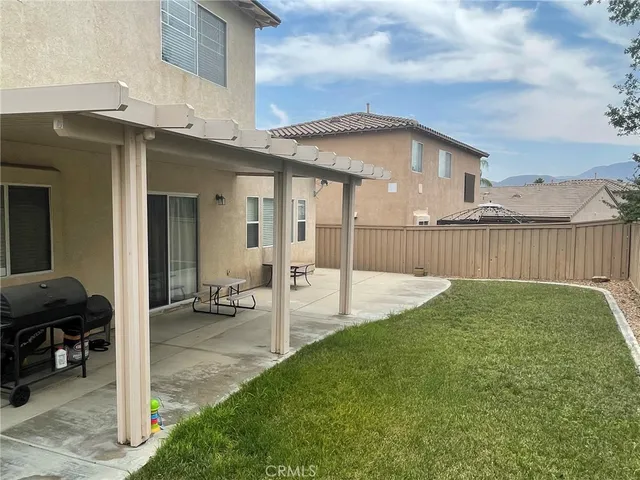 a view of a house with backyard and porch