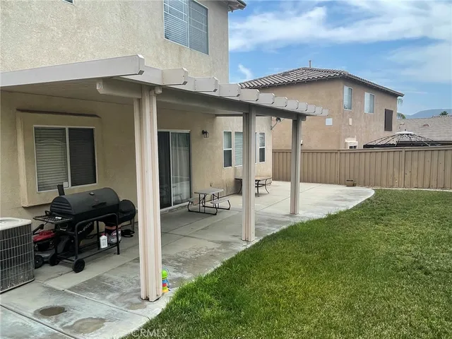 a view of a house with backyard and porch