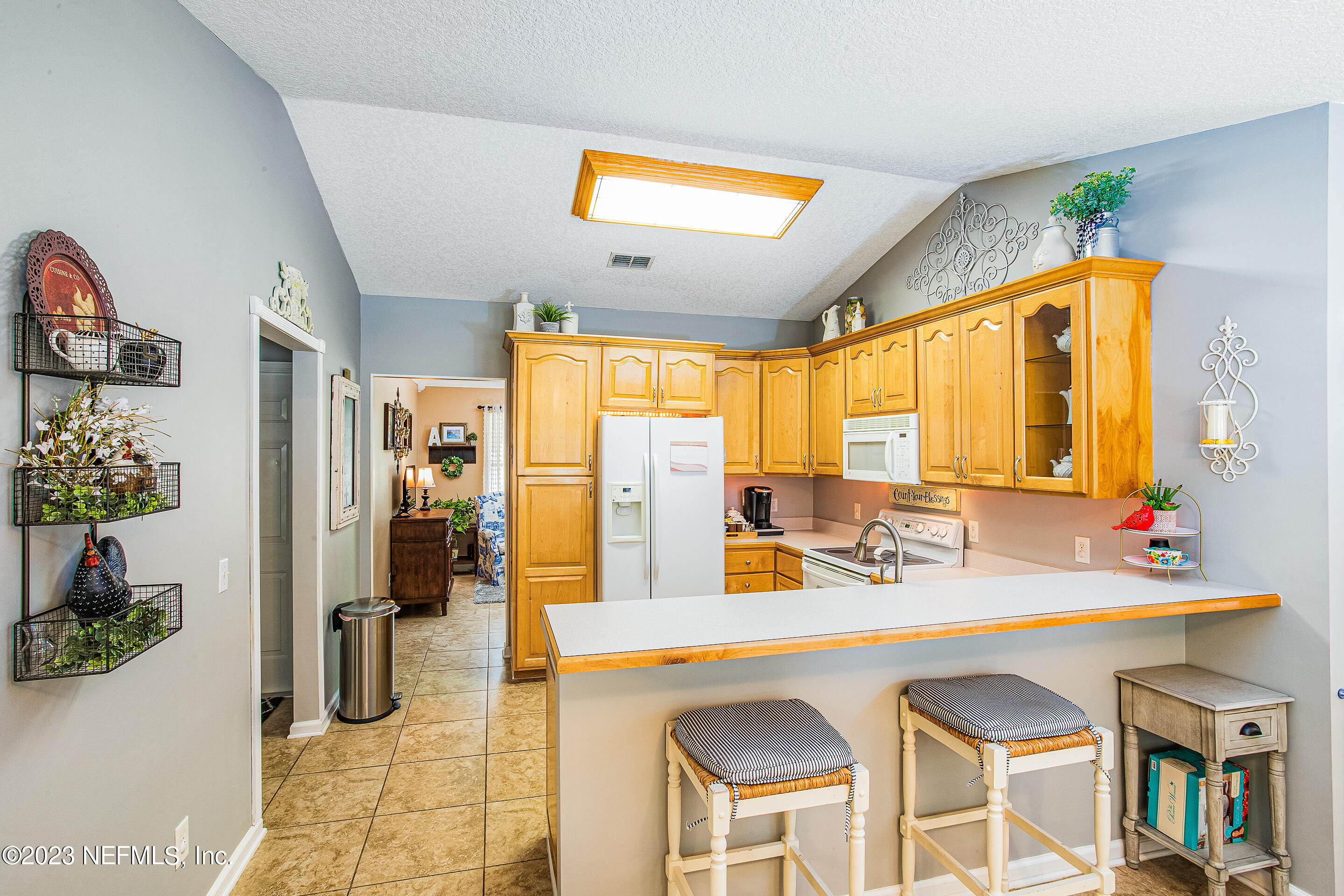 55316 Deer Run Road Callahan, FL 32011 - Photo 12 of 32 a dining room with a table and chairs