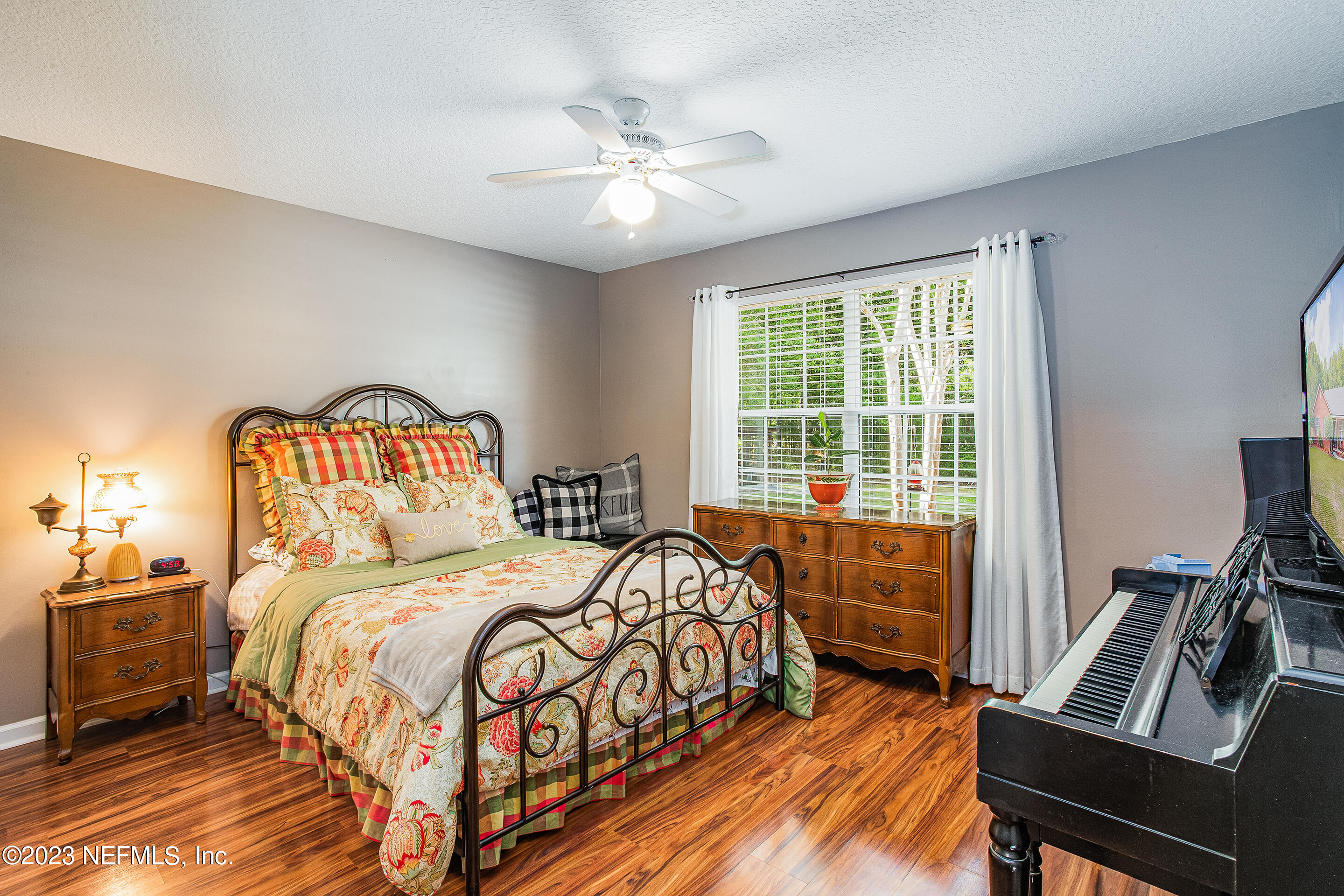 55316 Deer Run Road Callahan, FL 32011 - Photo 19 of 32 a bedroom with a bed and a large window