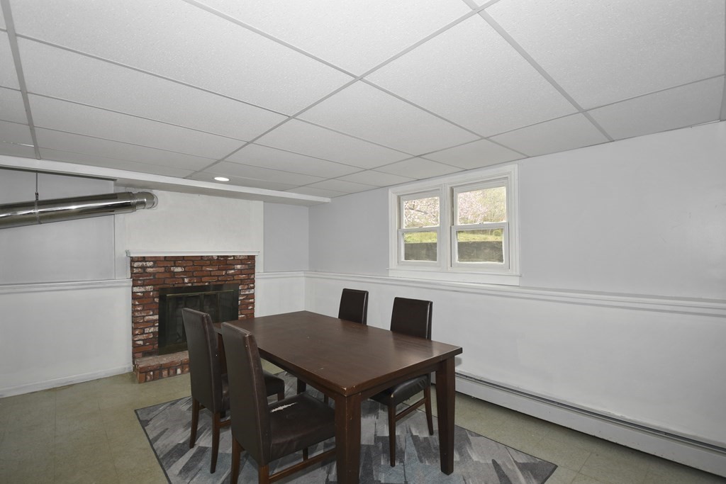 39 Tanglewood Road Sterling, MA 01564 - Photo 22 of 30 a dining room with furniture and window