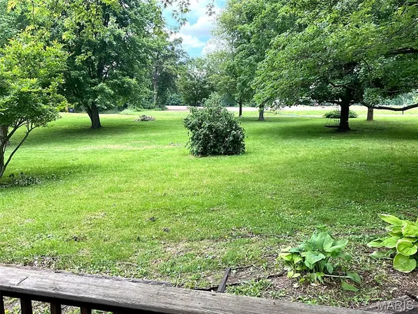 $375,000 | 882 Plant School Avenue, Greenville, IL 62246