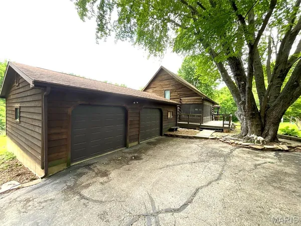 $375,000 | 882 Plant School Avenue, Greenville, IL 62246
