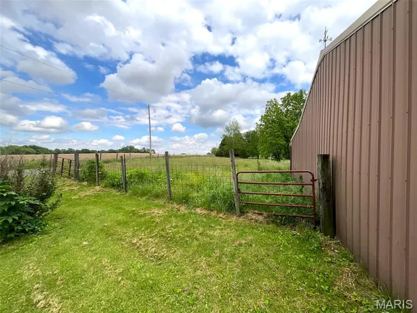 $375,000 | 882 Plant School Avenue, Greenville, IL 62246