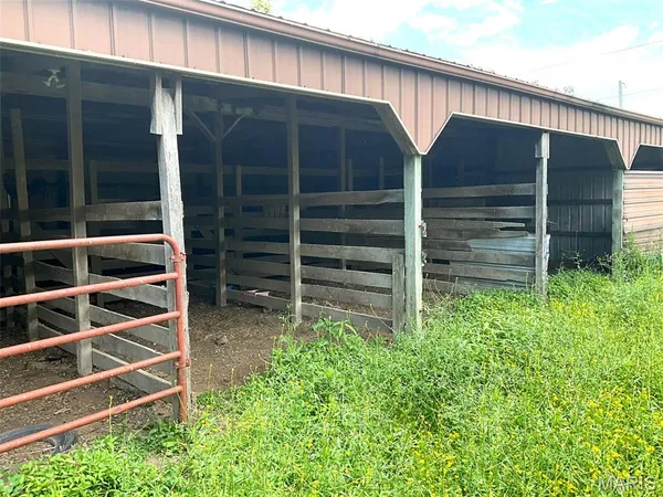 $375,000 | 882 Plant School Avenue, Greenville, IL 62246