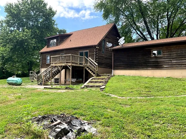 $375,000 | 882 Plant School Avenue, Greenville, IL 62246