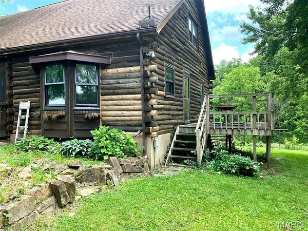 $375,000 | 882 Plant School Avenue, Greenville, IL 62246