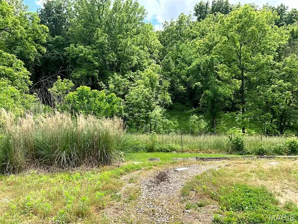 $375,000 | 882 Plant School Avenue, Greenville, IL 62246