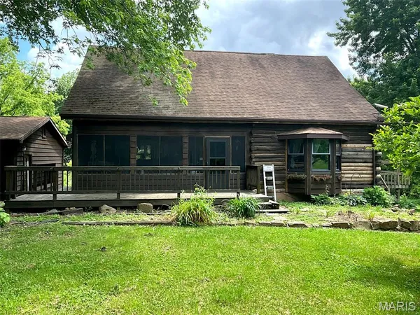 $375,000 | 882 Plant School Avenue, Greenville, IL 62246