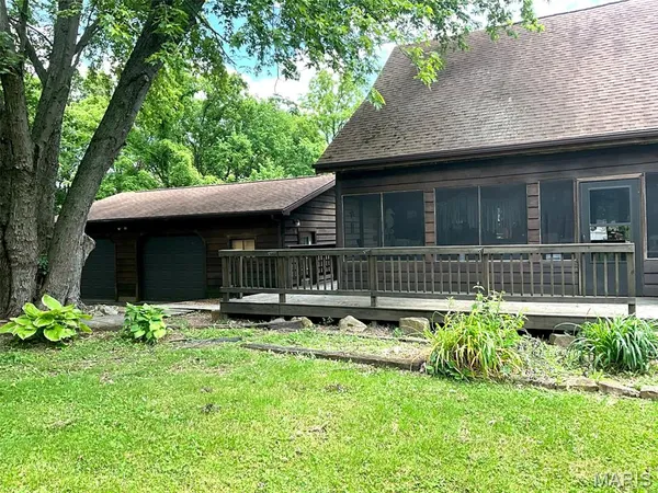 $375,000 | 882 Plant School Avenue, Greenville, IL 62246