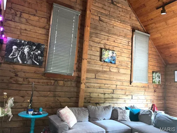 $375,000 | 882 Plant School Avenue, Greenville, IL 62246