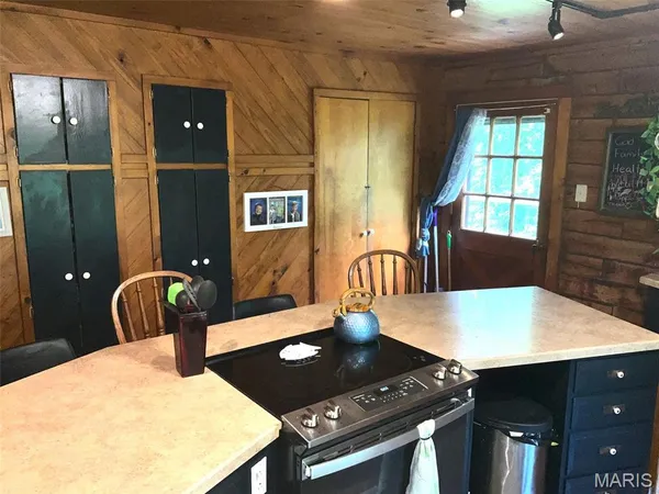 $375,000 | 882 Plant School Avenue, Greenville, IL 62246
