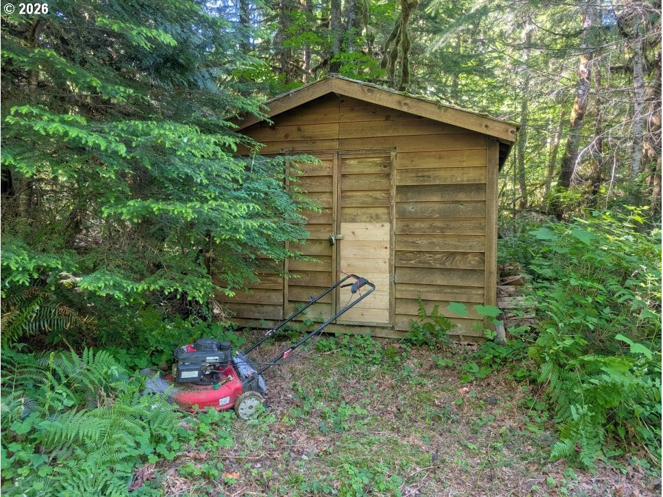 20284 East Carnarvon Road Rhododendron, OR 97049 - Photo 3 of 17 Storage