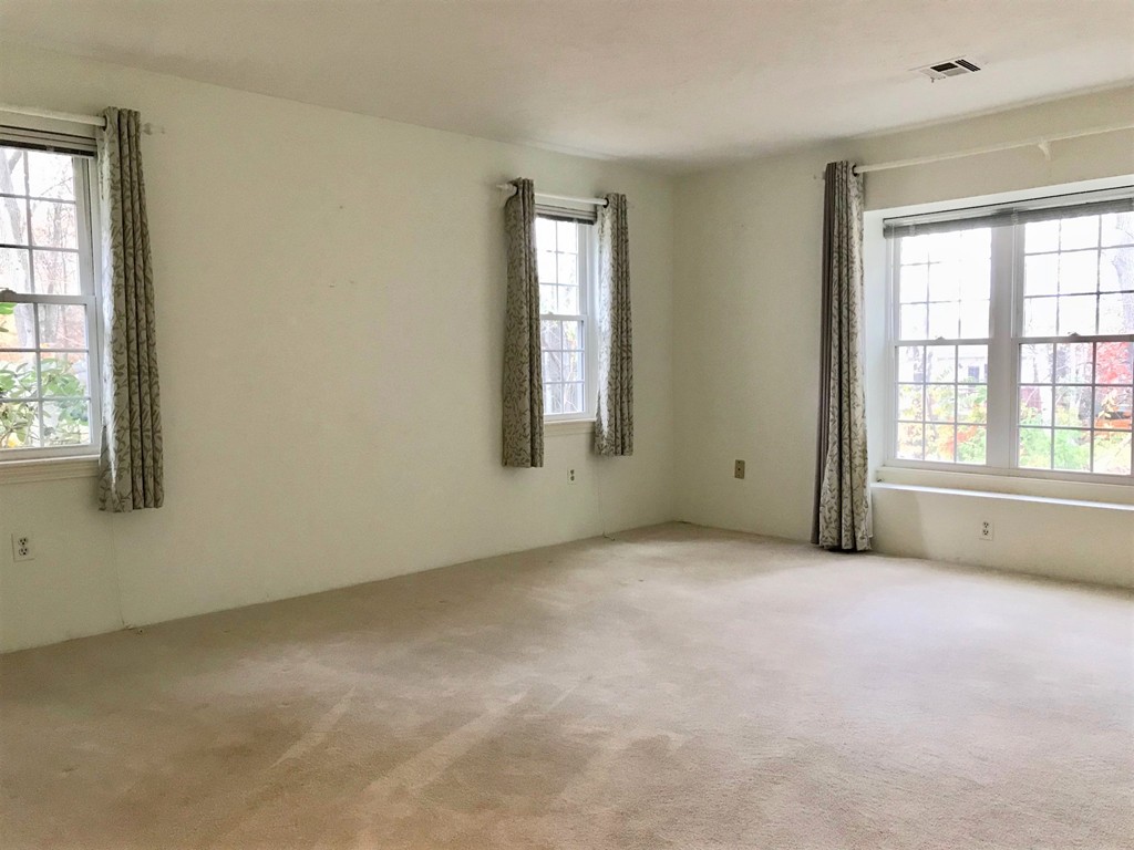504 Ridgefield Circle, Unit A Clinton, MA 01510 - Photo 3 of 20 Gallery Image 3