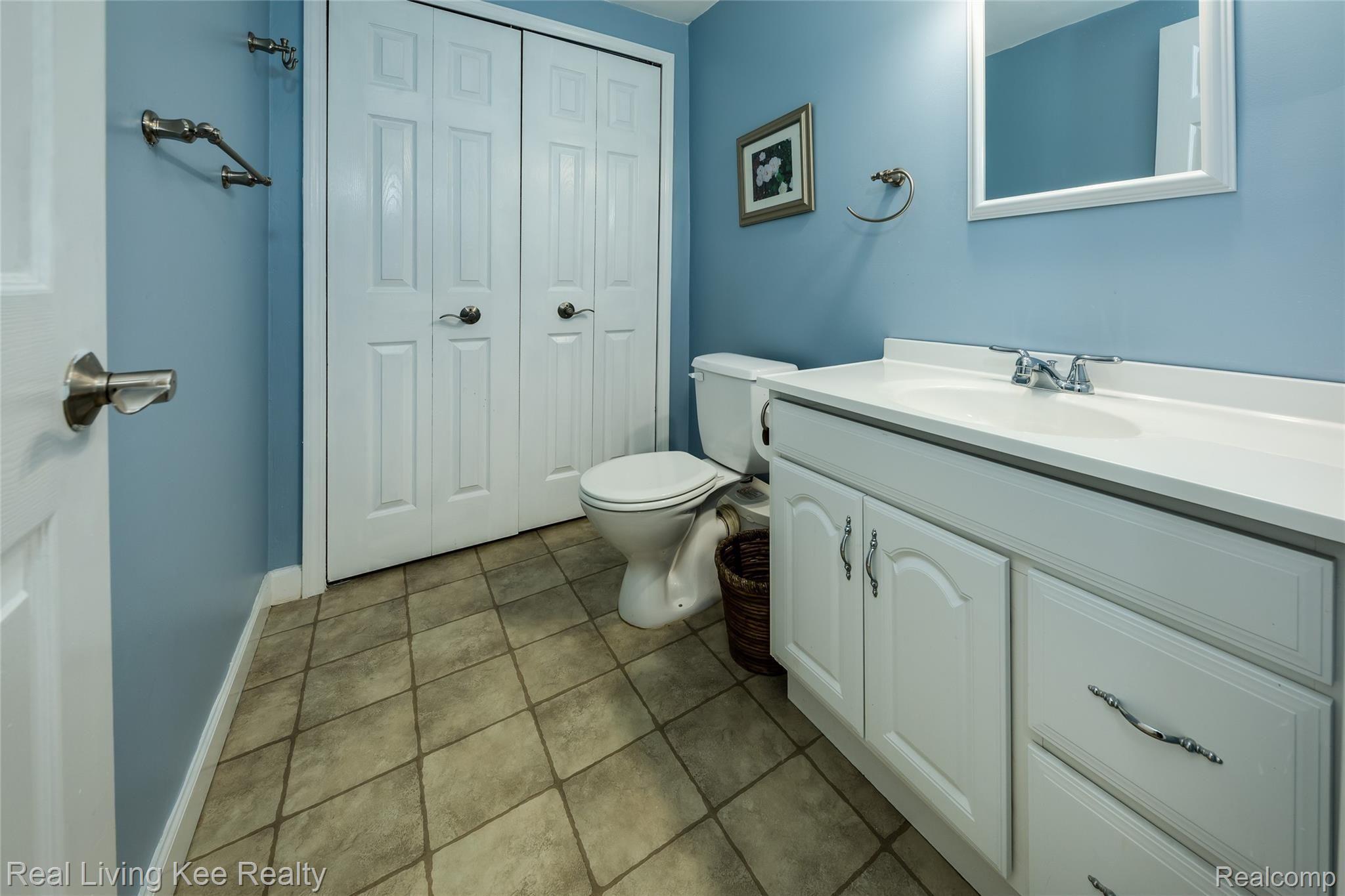 700 Rochester Drive Lake Orion, MI 48362 - Photo 17 of 26 Half Bath