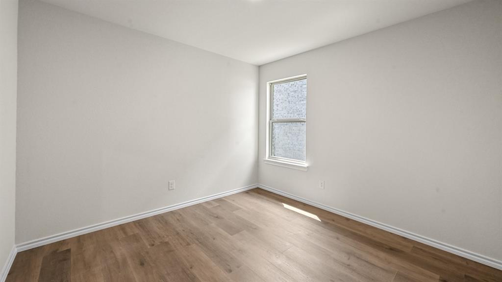 6088 Freedom Drive Lindale, TX 75706 - Photo 22 of 40 an empty room with a window