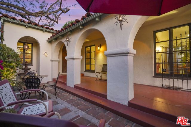 a view of livingroom with furniture and painted walls