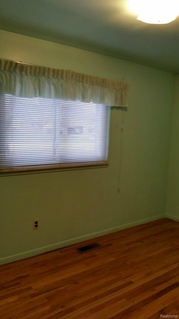 17512 Levan Road Livonia, MI 48152 - Photo 9 of 22 136 - Copy - Copy - Copy.jpg