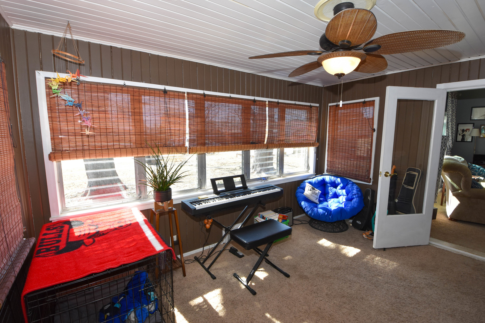 610 North Main Street Le Roy, IL 61752 - Photo 4 of 22 a room with furniture and window