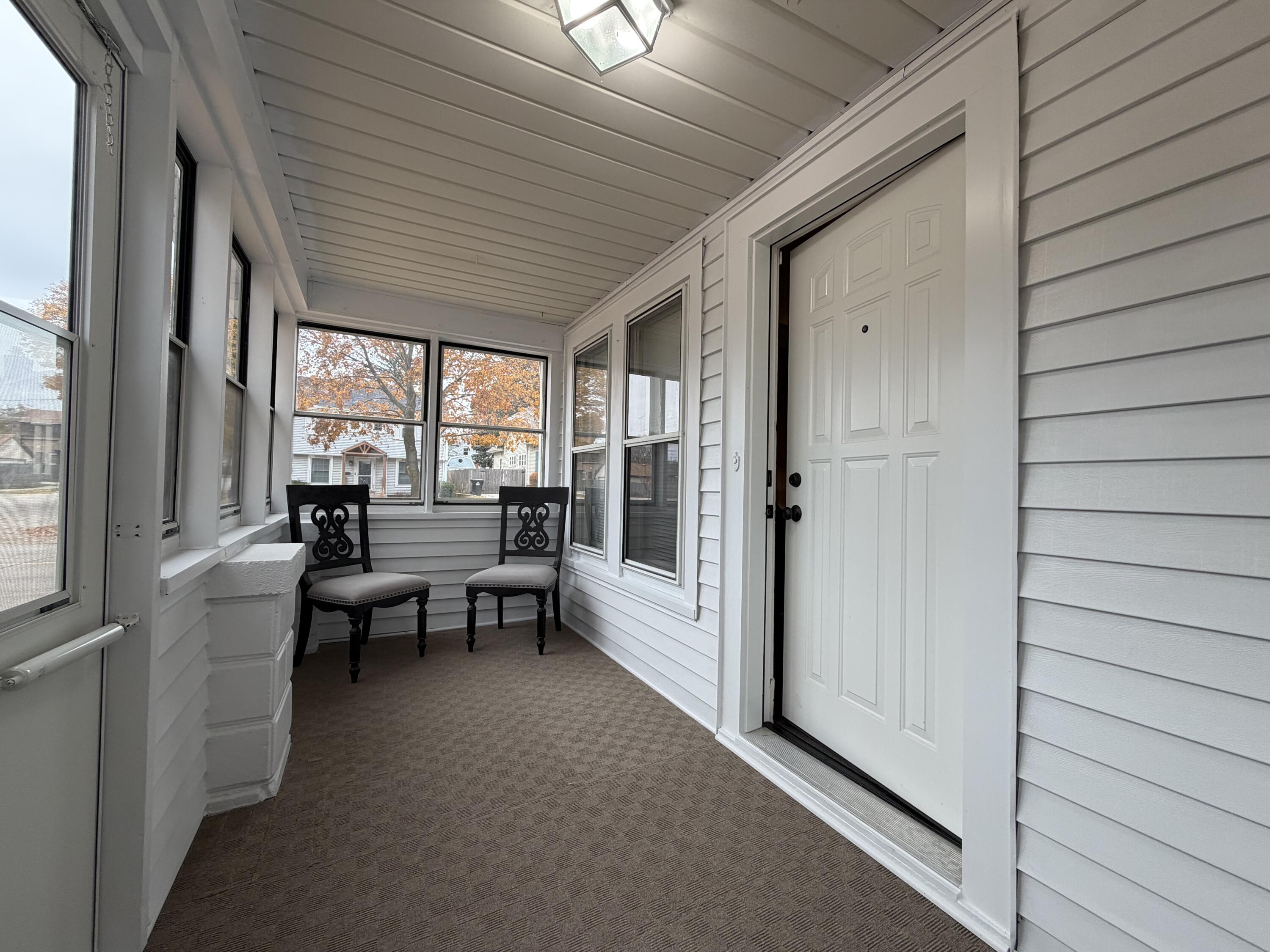 3824 Lindermann Avenue Racine, WI 53405 - Photo 11 of 22 Screened In!