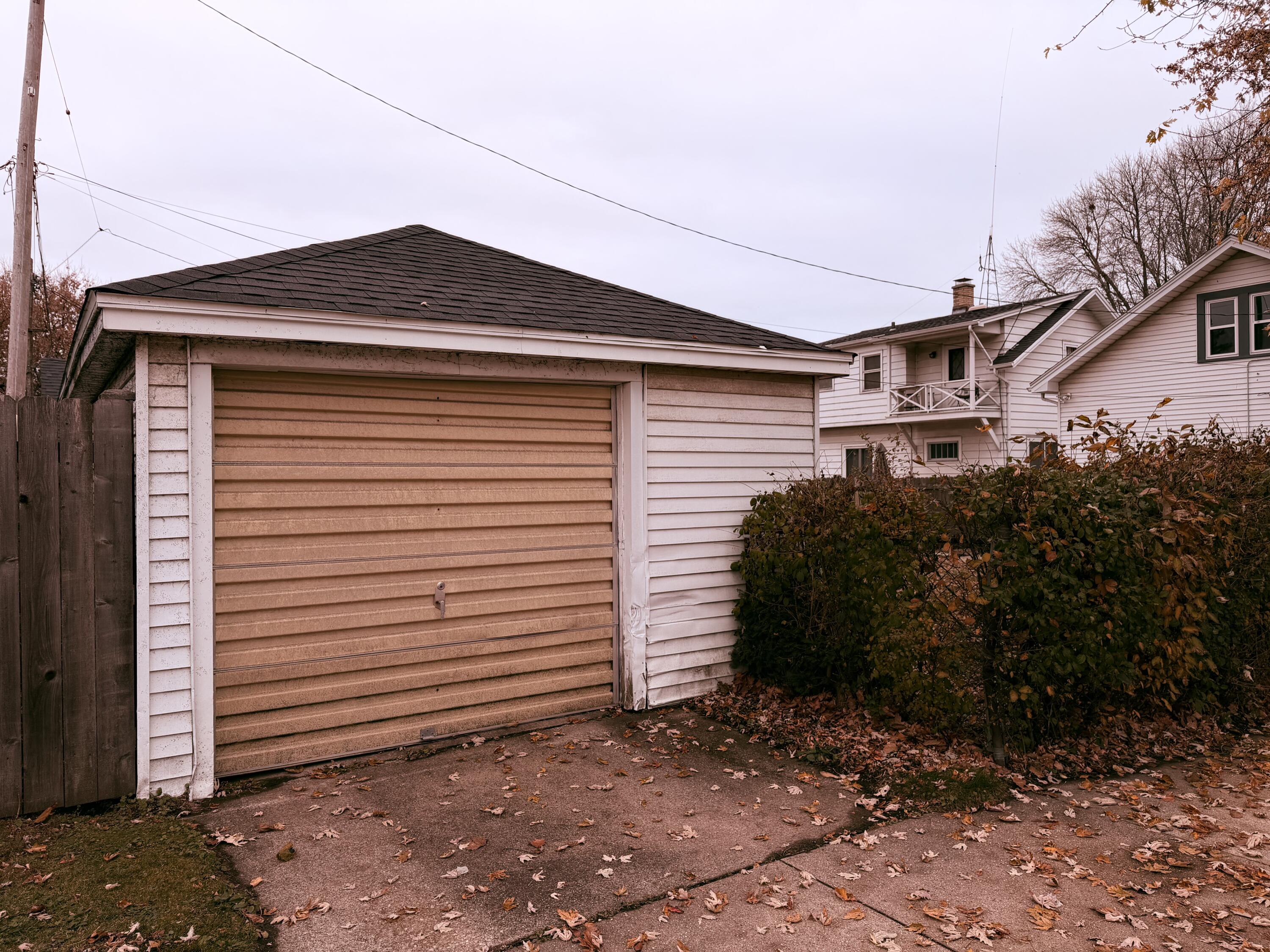 3824 Lindermann Avenue Racine, WI 53405 - Photo 15 of 22 Garage