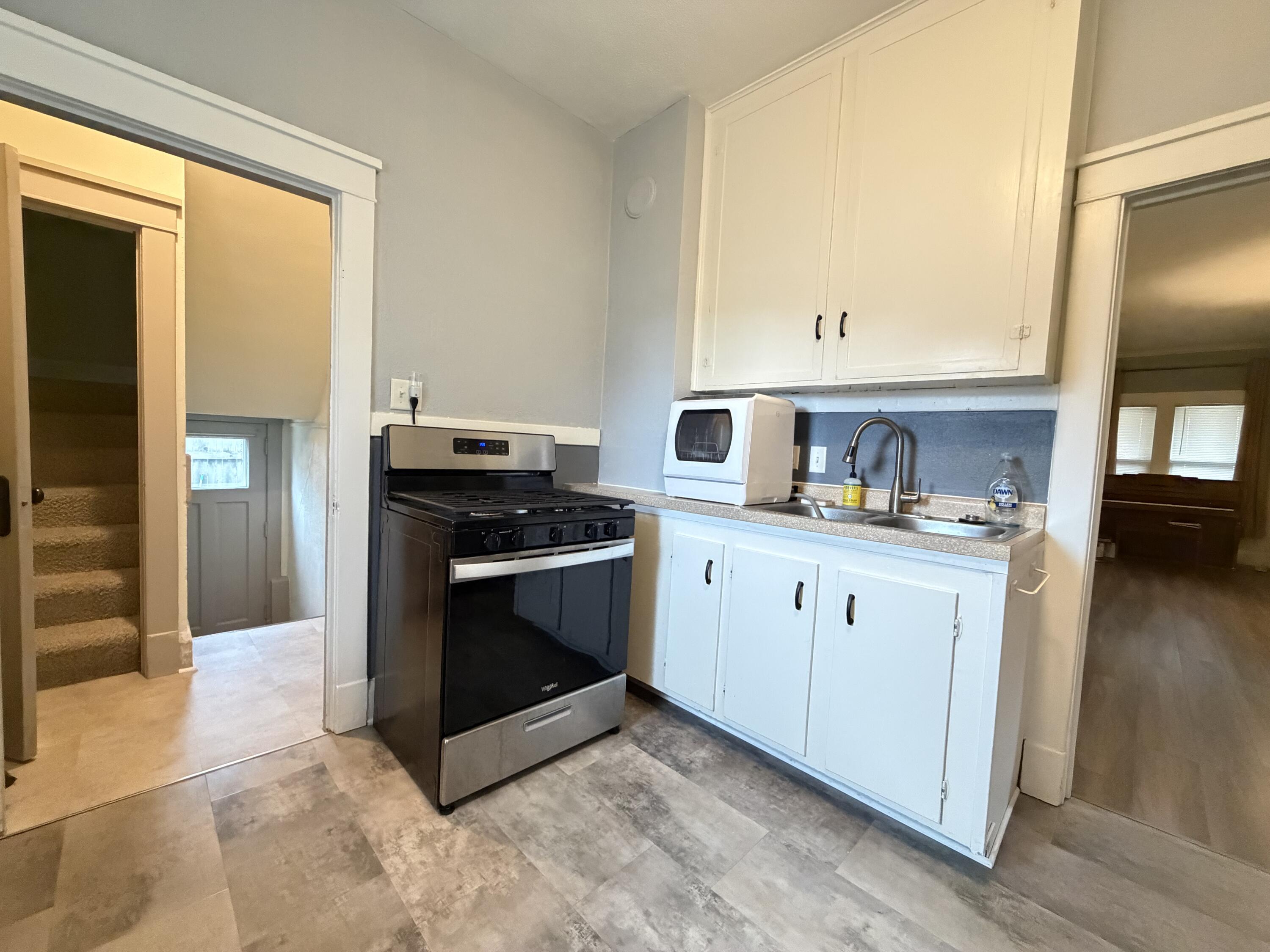 3824 Lindermann Avenue Racine, WI 53405 - Photo 10 of 22 Kitchen