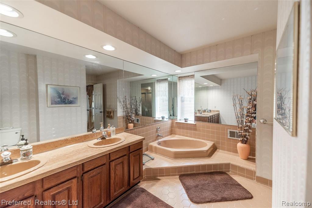 31170 Country Ridge Circle Farmington Hills, MI 48331 - Photo 27 of 56